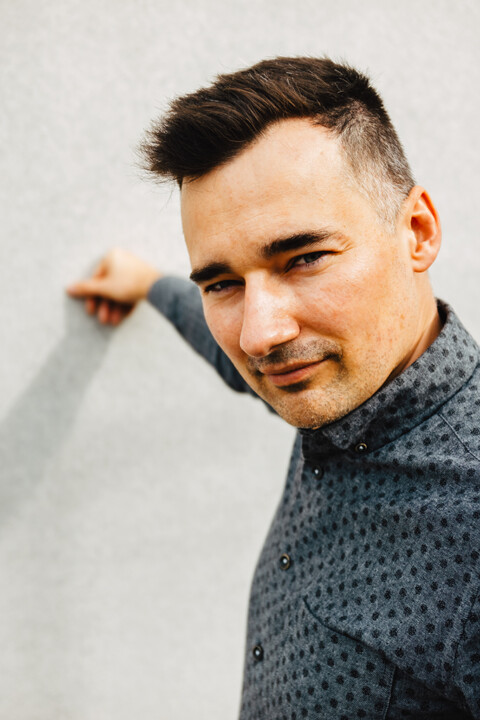 naturalny portret mężczyzny sesja portretowa plenery